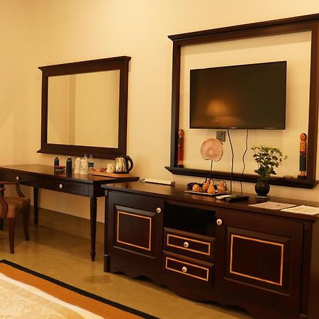 The Grand Walawwa Hotel พินนาวาลา ภายนอก รูปภาพ